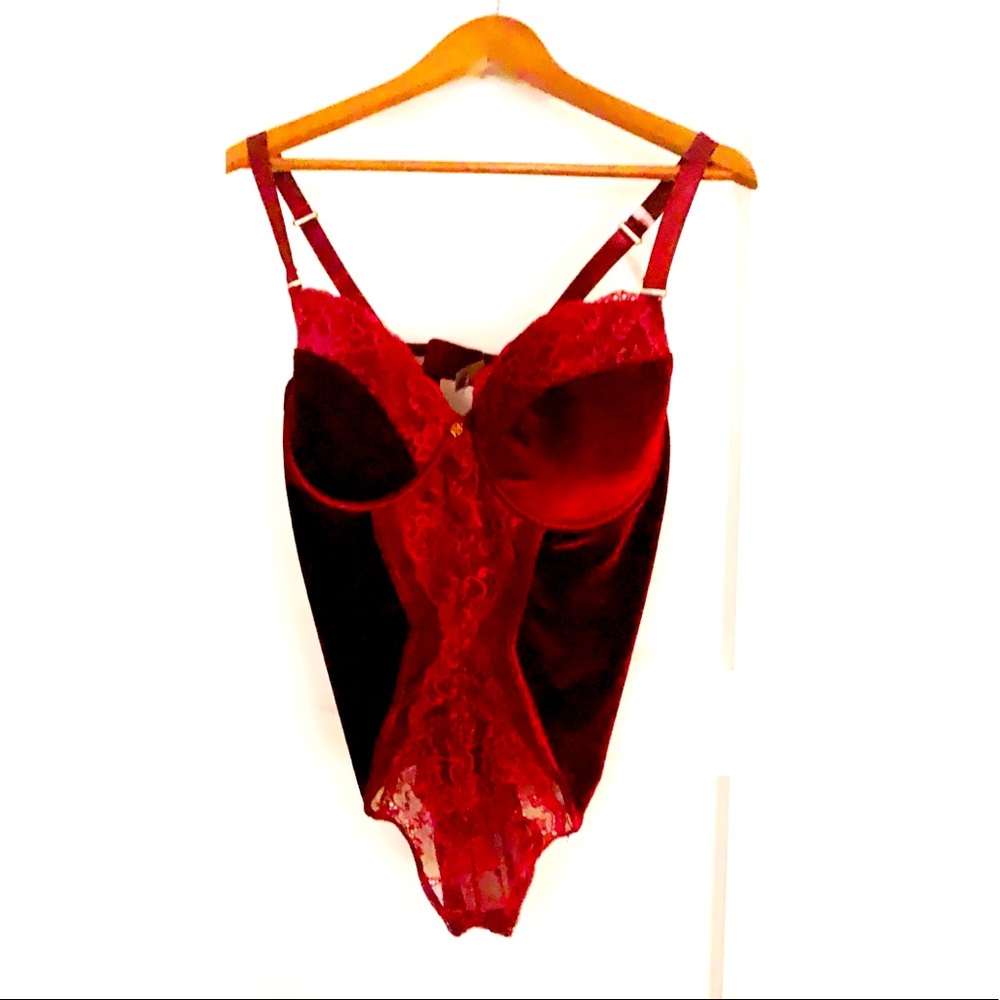 XL Daisy Fuentes Body Suit